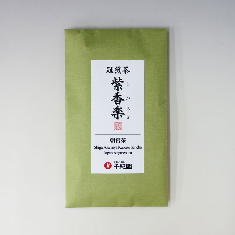 明るい緑色の水色と、上品で清涼感のある香りとソフトな味わいが特徴の朝宮茶のかぶせ煎茶です