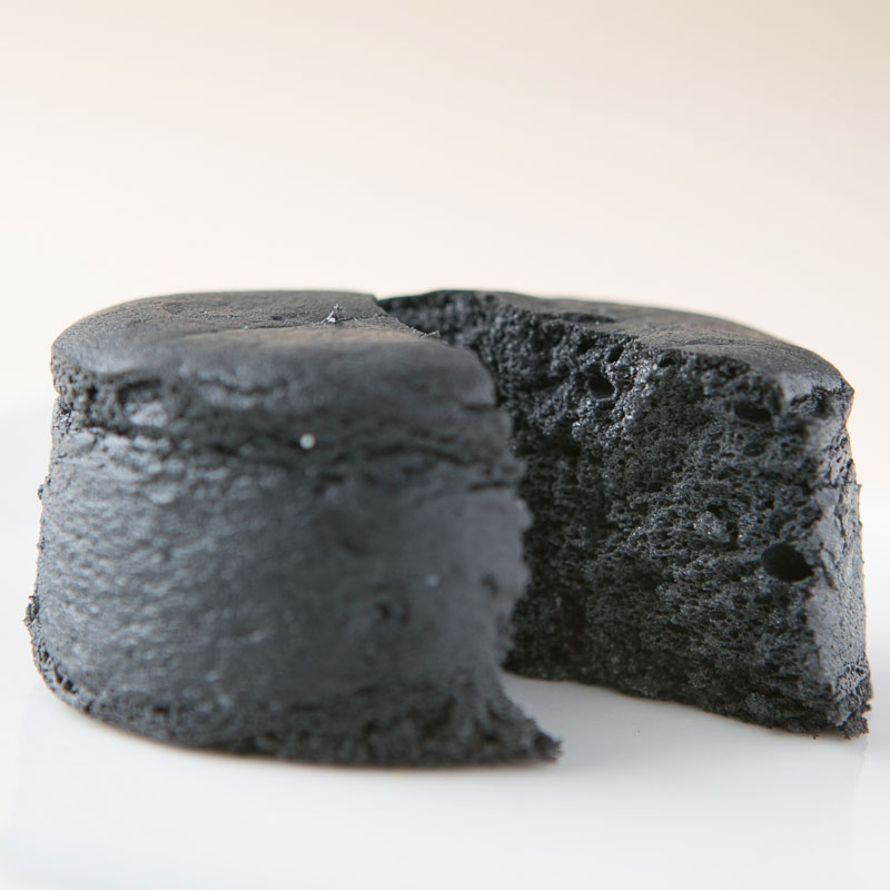 竹炭で真っ黒 濃チーズケーキ 『黒まる』1セット 6個入【クール便配送】【月曜日着不可】【包装・のし不可】