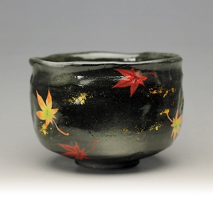茶道具 抹茶茶碗（まっちゃちゃわん） 黒釉 紅葉の絵 吉村 楽入